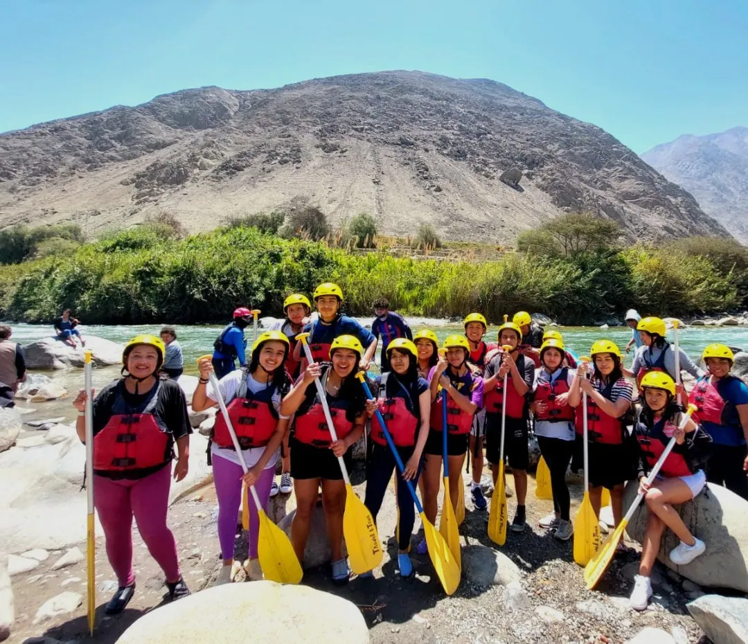 Alumnos antes del canotaje en Lunahuaná